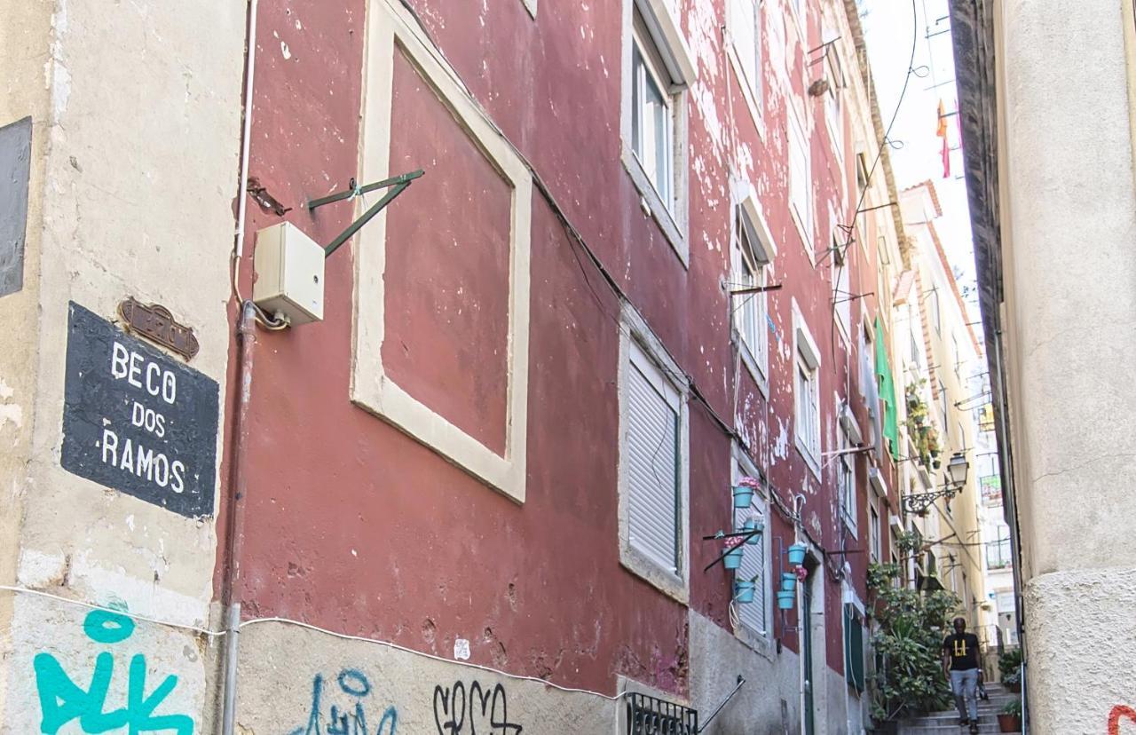 Alfama Typical Beco Dos Ramos Lisbon Exterior photo